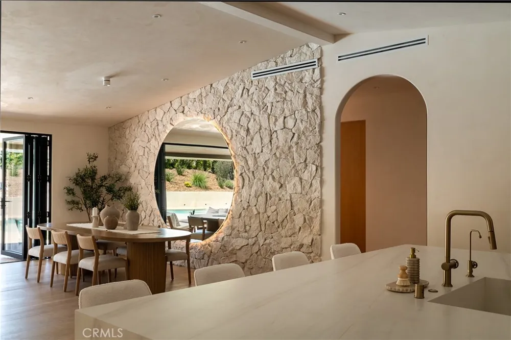 18840 La Amistad Tarzana, CA 91356