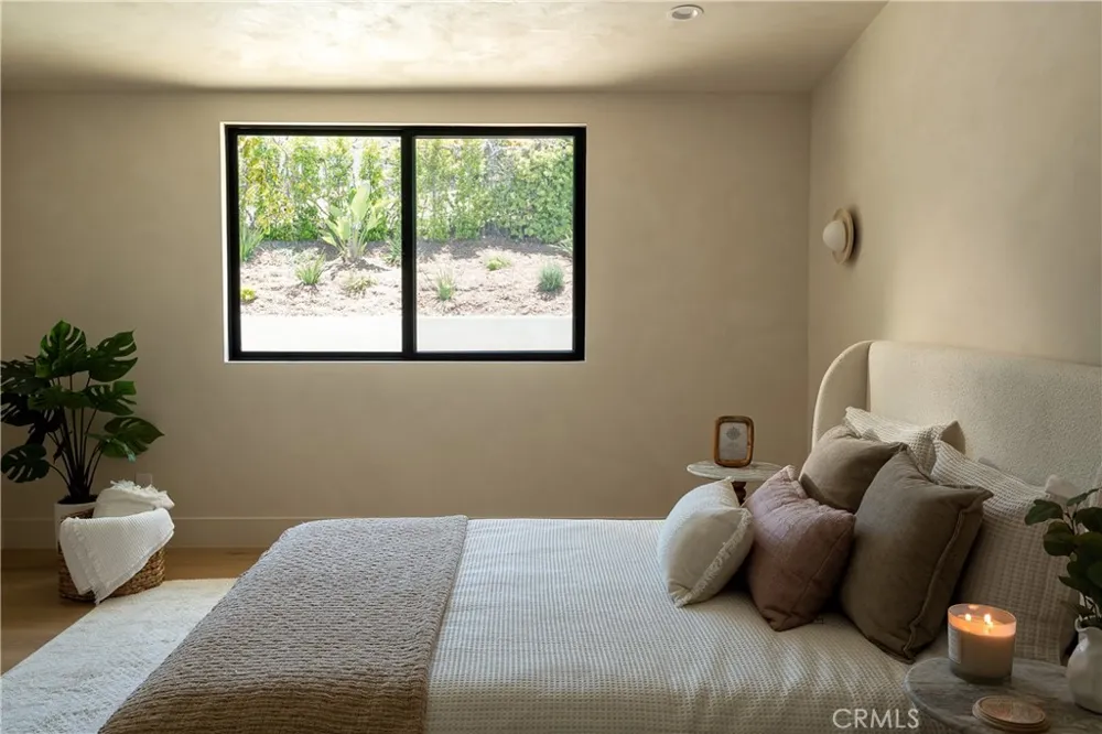 18840 La Amistad Tarzana, CA 91356