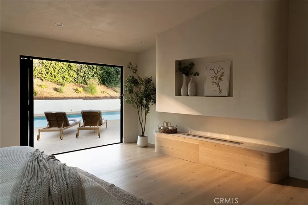 18840 La Amistad Tarzana, CA 91356