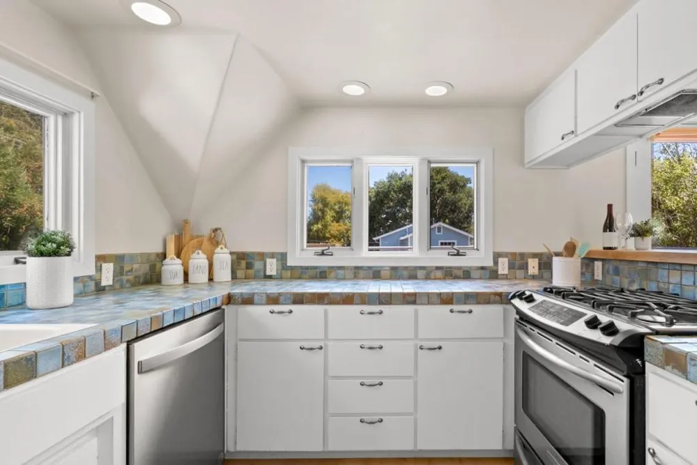 230 Alhambra Avenue Santa Cruz, CA 95062