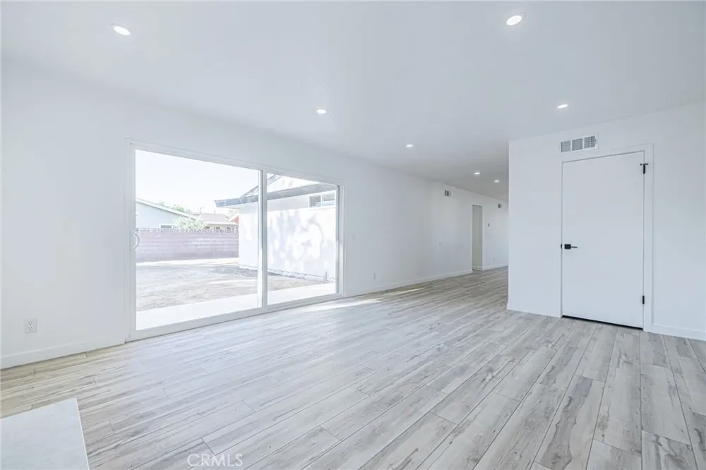 737 W Avenue H7 Lancaster, CA 93534