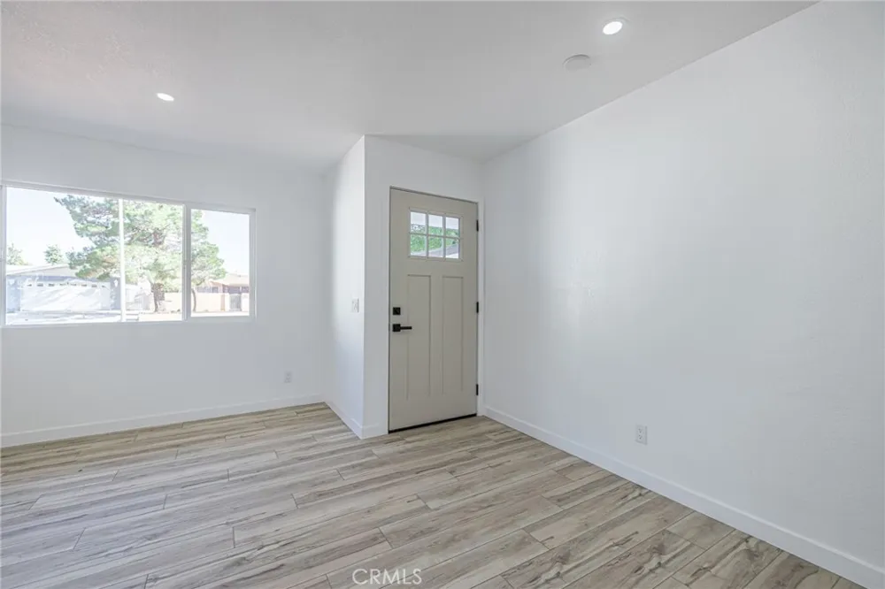 737 W Avenue H7 Lancaster, CA 93534