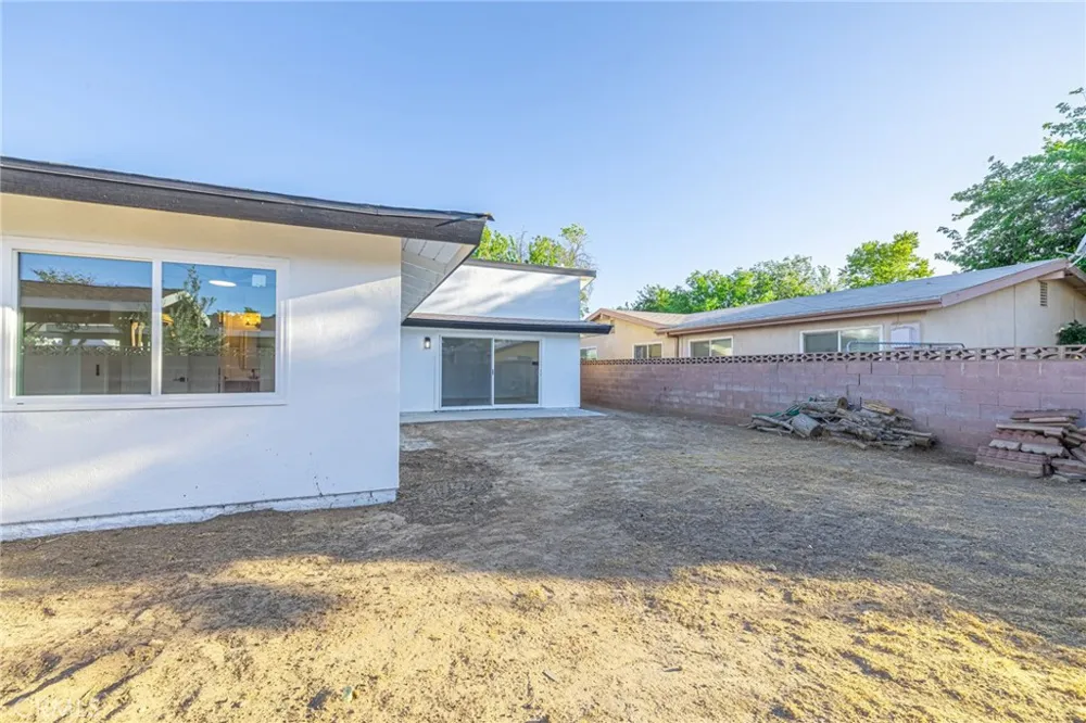 737 W Avenue H7 Lancaster, CA 93534