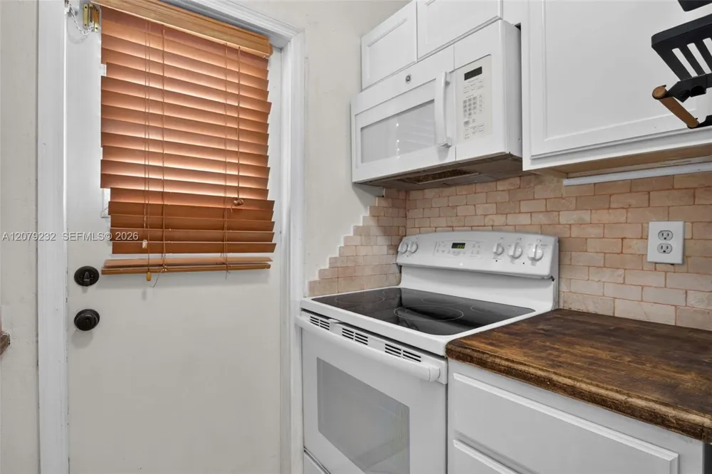 2551 W Golf Blvd #101 Pompano Beach, FL 33064