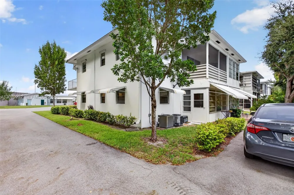 2551 W Golf Blvd #101 Pompano Beach, FL 33064