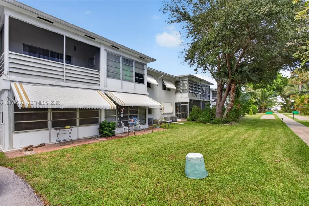 2551 W Golf Blvd #101 Pompano Beach, FL 33064