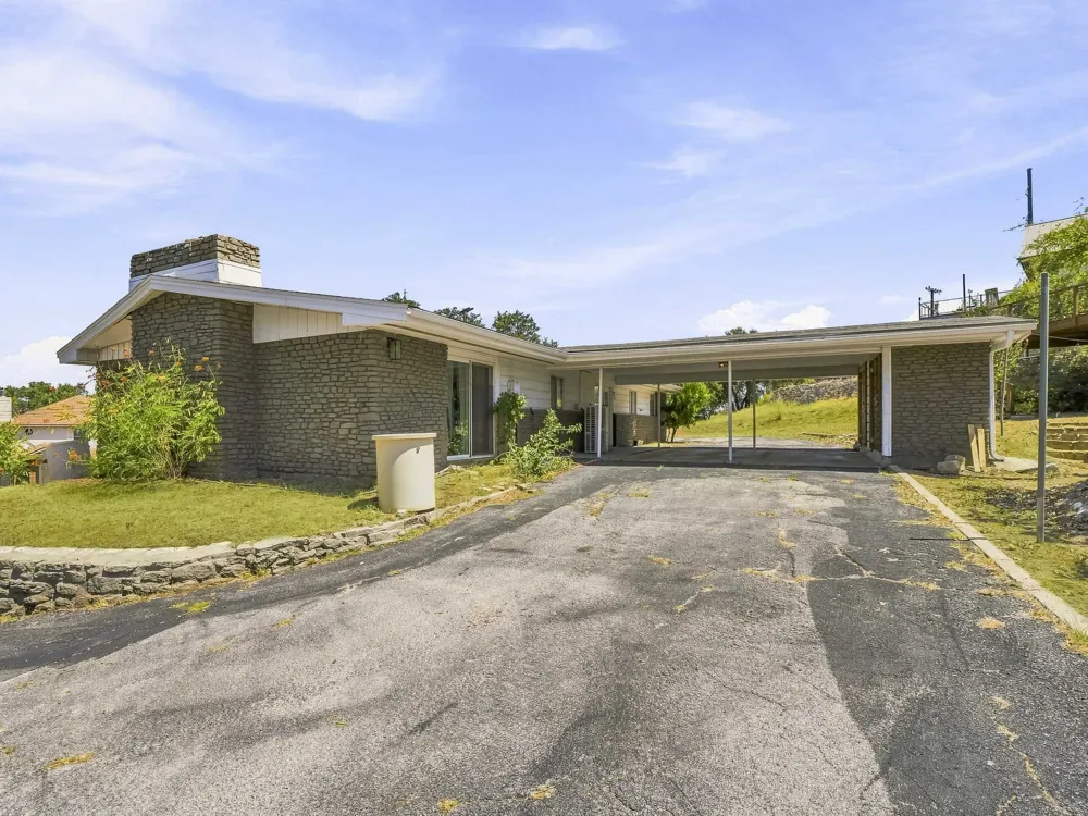 131 Dukes Drive Cottonwood Shores, TX 78657