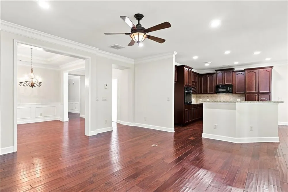 637 Laurel Crossing Canton, GA 30114
