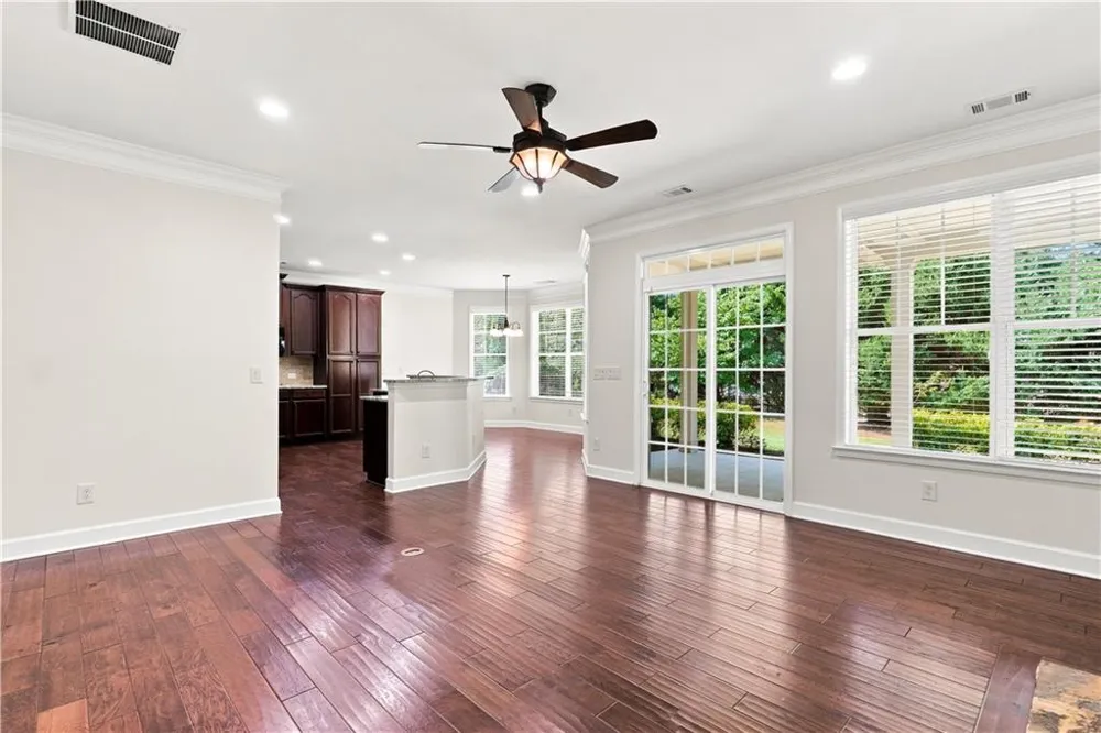 637 Laurel Crossing Canton, GA 30114