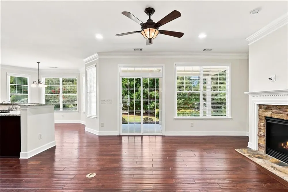 637 Laurel Crossing Canton, GA 30114