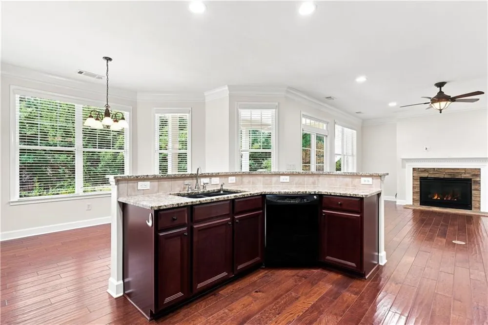 637 Laurel Crossing Canton, GA 30114