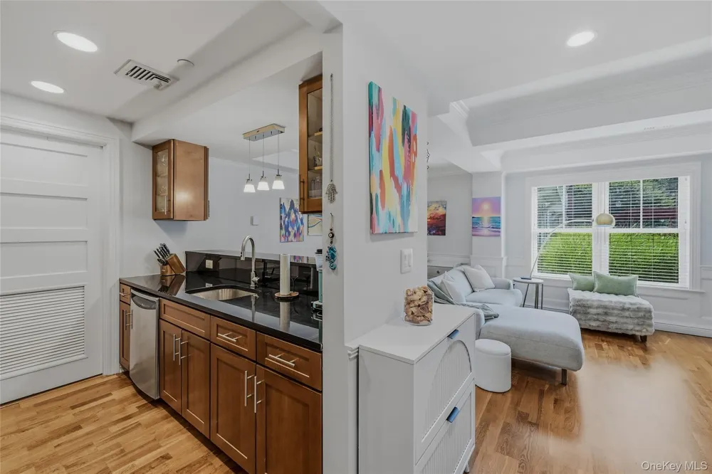225 Stanley Avenue #121 Mamaroneck, NY 10543