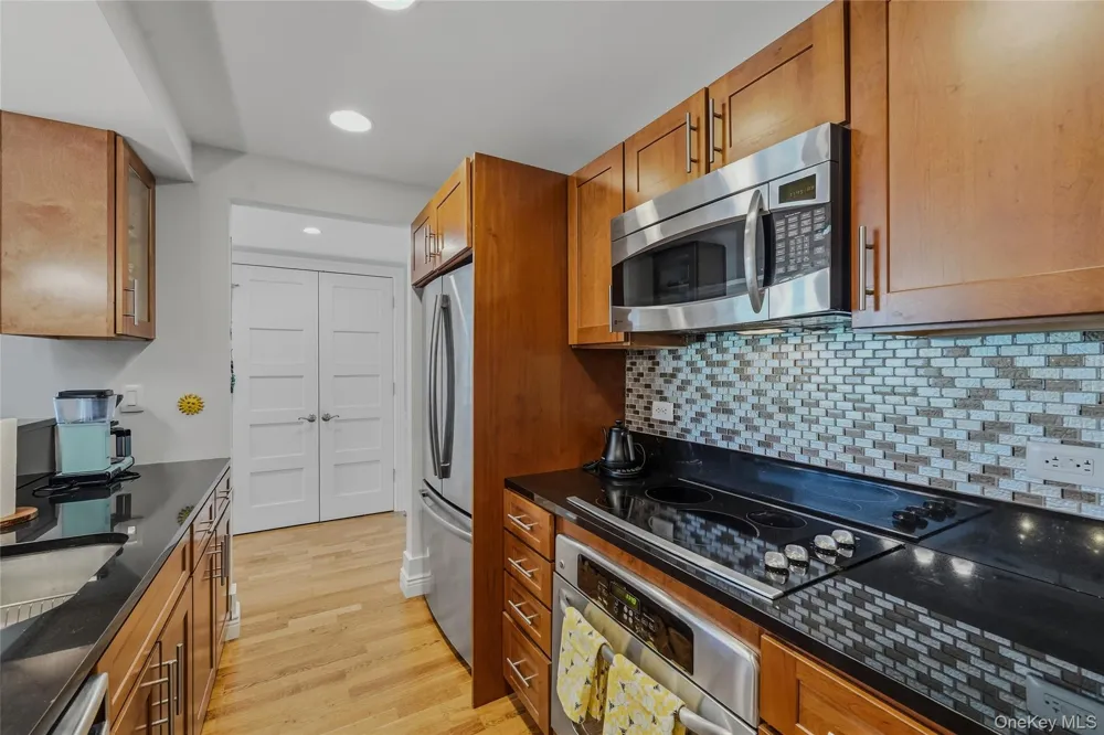 225 Stanley Avenue #121 Mamaroneck, NY 10543