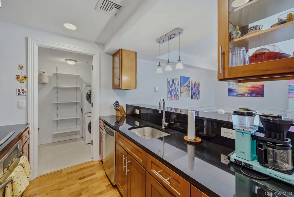 225 Stanley Avenue #121 Mamaroneck, NY 10543