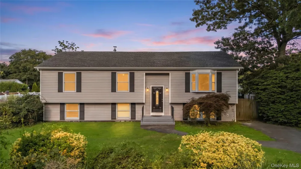 31 Concord Road Shirley, NY 11967