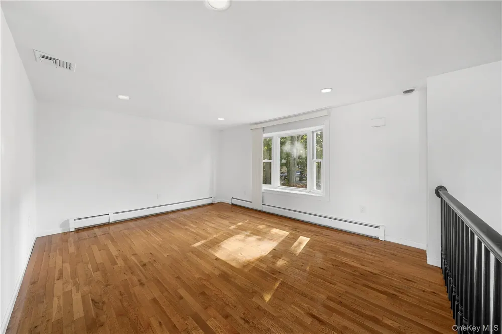 31 Concord Road Shirley, NY 11967
