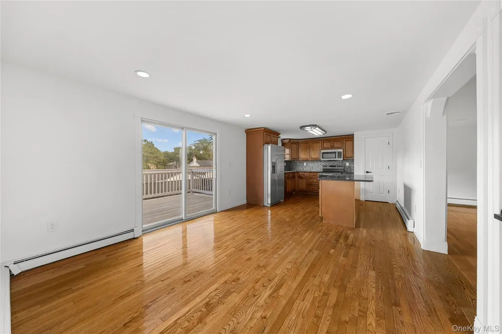 31 Concord Road Shirley, NY 11967