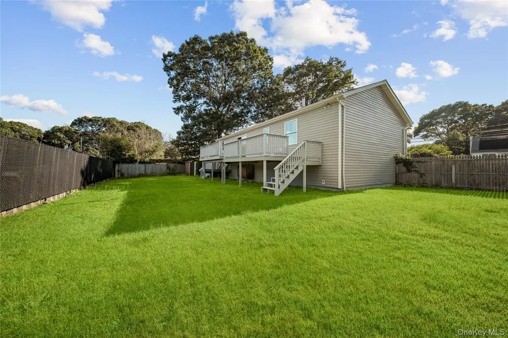 31 Concord Road Shirley, NY 11967