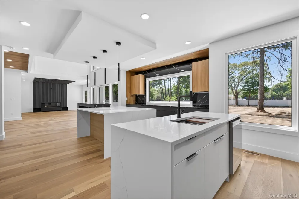 364 Old Farmingdale Road West Babylon, NY 11704