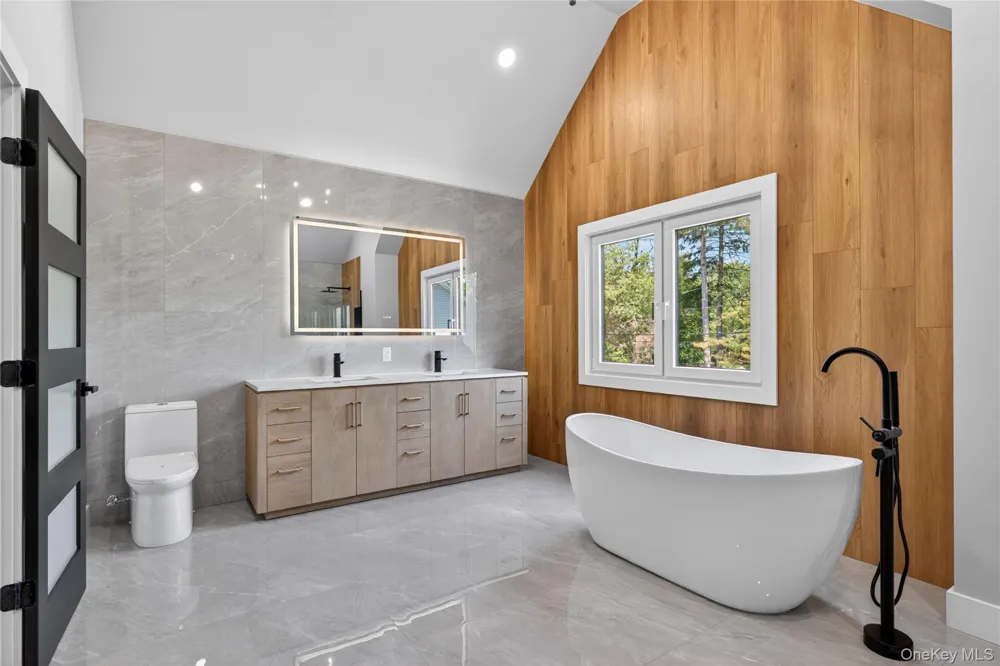 364 Old Farmingdale Road West Babylon, NY 11704