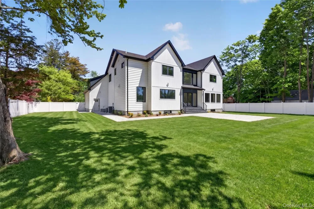 364 Old Farmingdale Road West Babylon, NY 11704