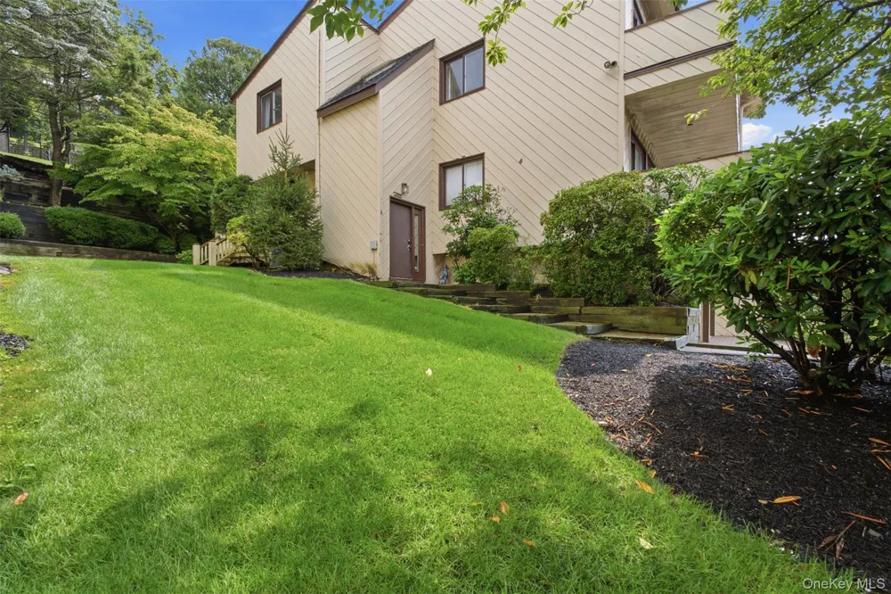 14 Dakota Court Suffern, NY 10901