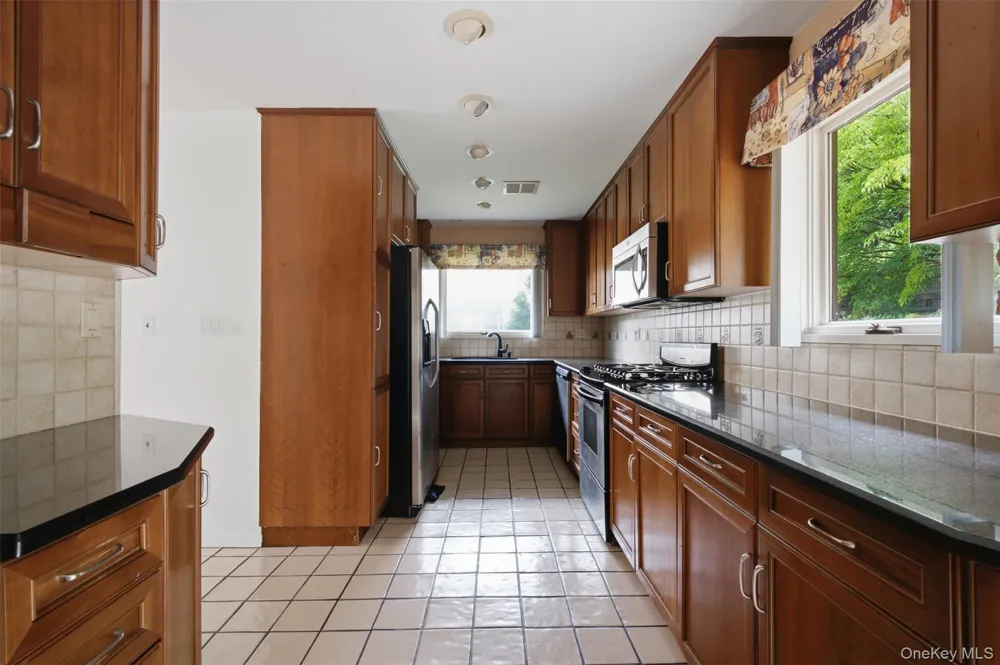 14 Dakota Court Suffern, NY 10901