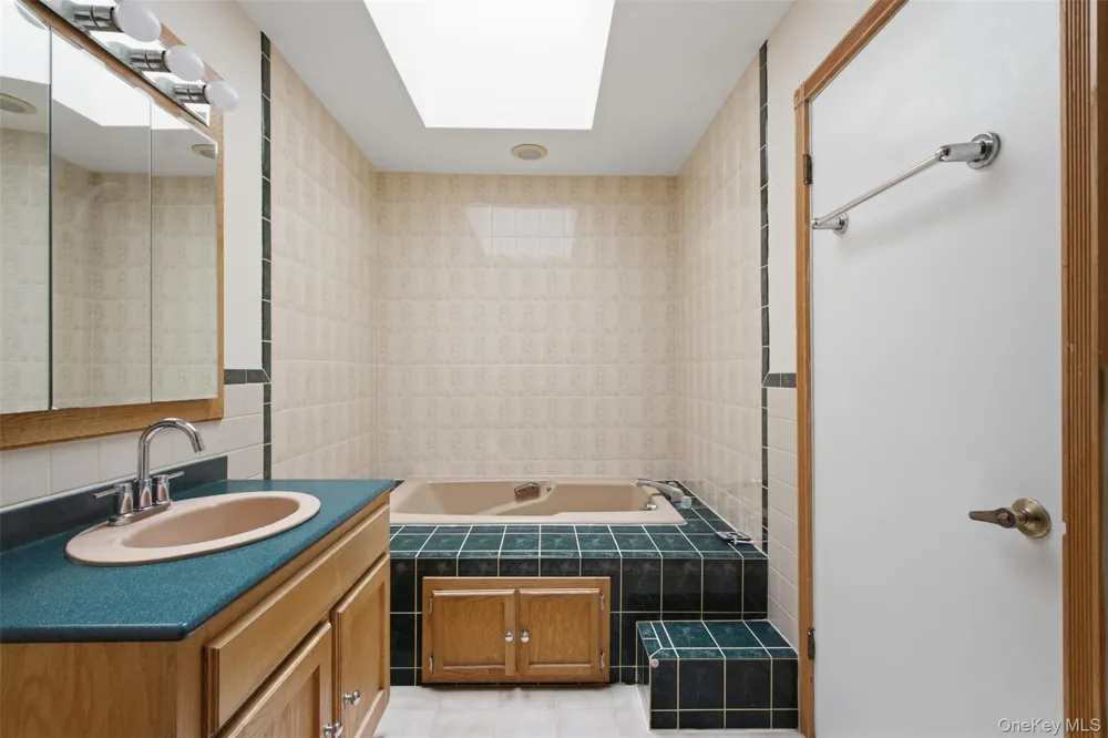 14 Dakota Court Suffern, NY 10901
