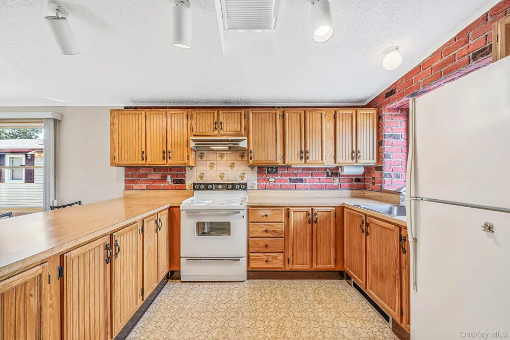 17 Dogwood Lane Manorville, NY 11949