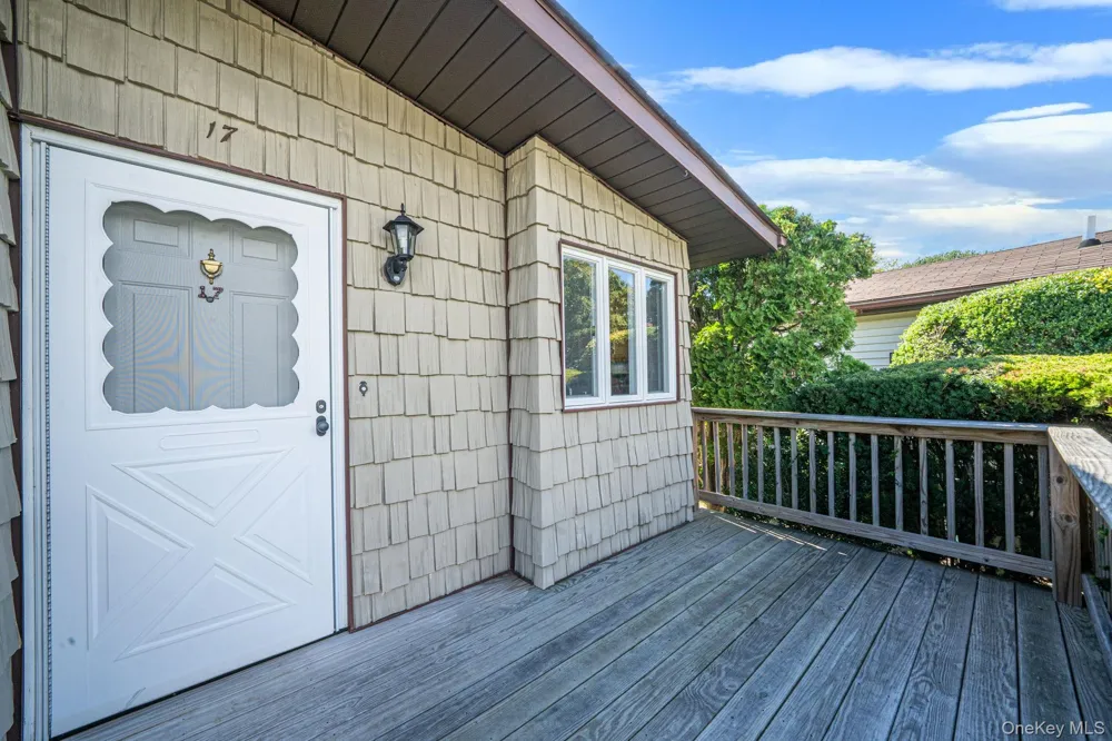 17 Dogwood Lane Manorville, NY 11949