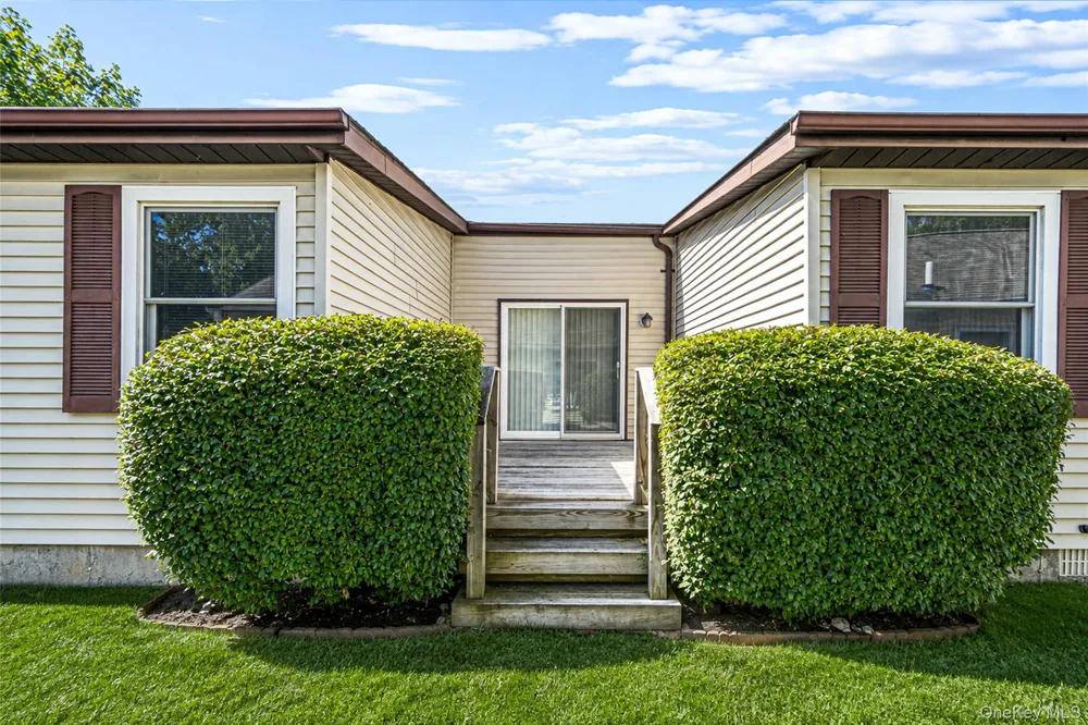 17 Dogwood Lane Manorville, NY 11949