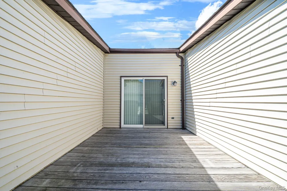 17 Dogwood Lane Manorville, NY 11949