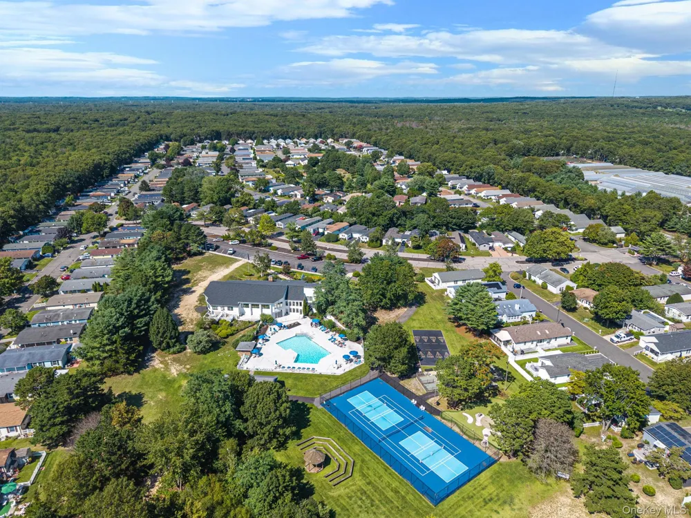 17 Dogwood Lane Manorville, NY 11949