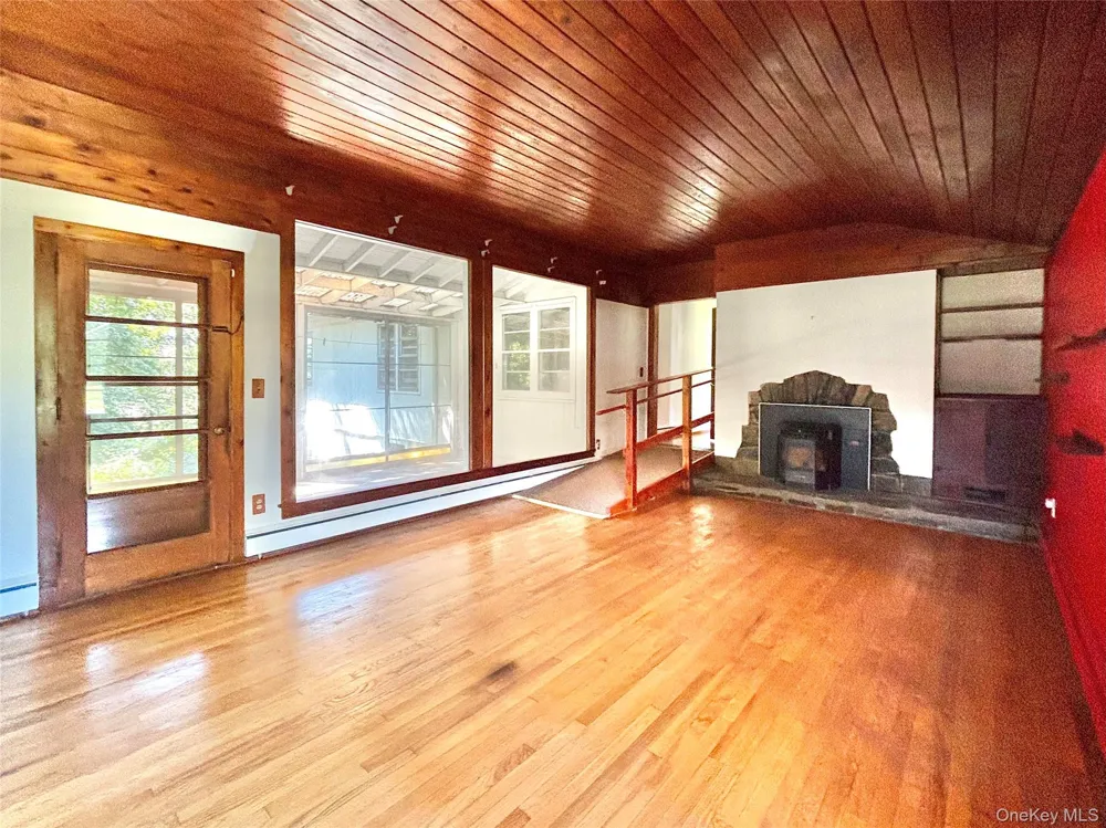 110 Montgomery Street Rhinebeck, NY 12572