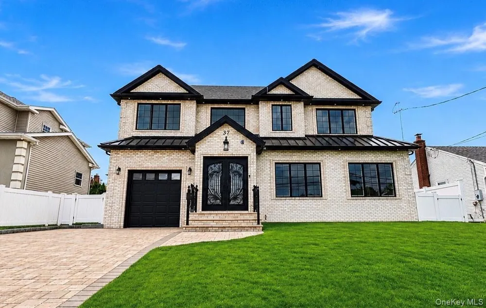 37 Beverly Drive Albertson, NY 11507