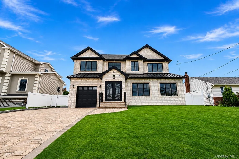 37 Beverly Drive Albertson, NY 11507