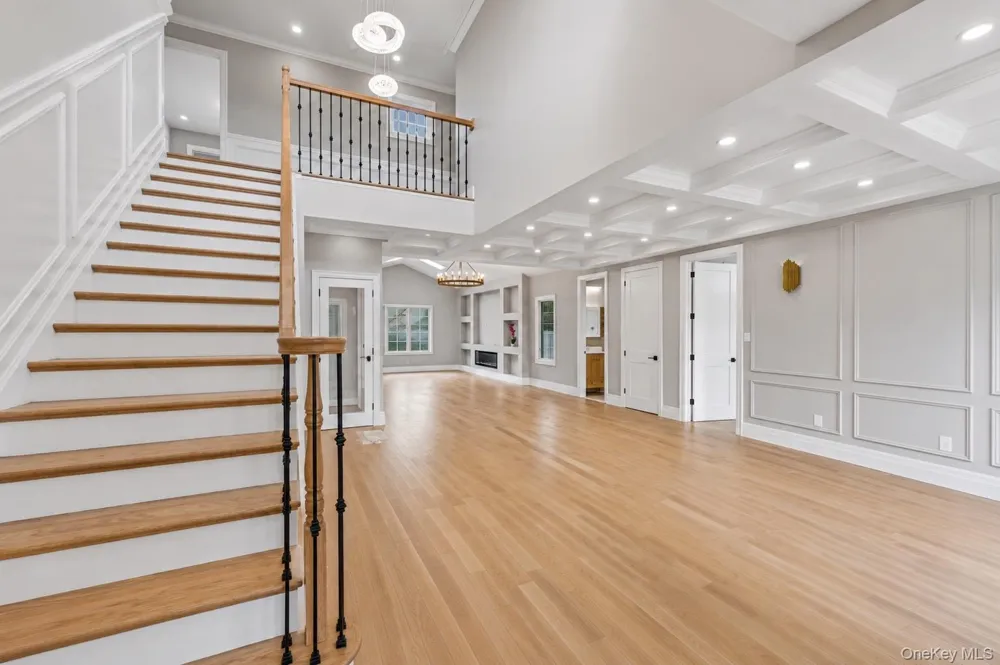 37 Beverly Drive Albertson, NY 11507