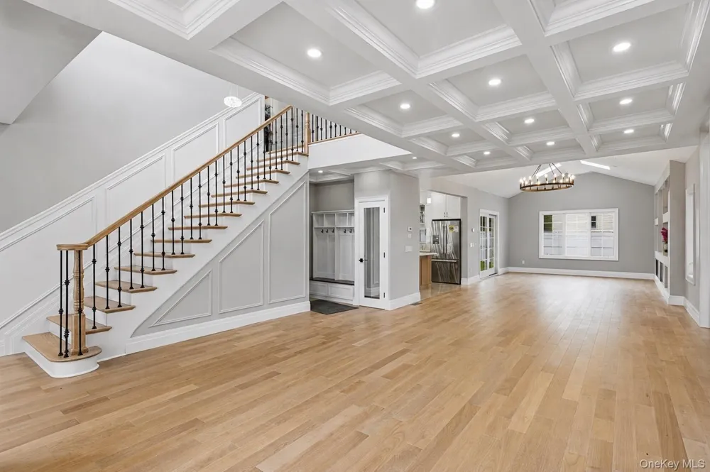 37 Beverly Drive Albertson, NY 11507