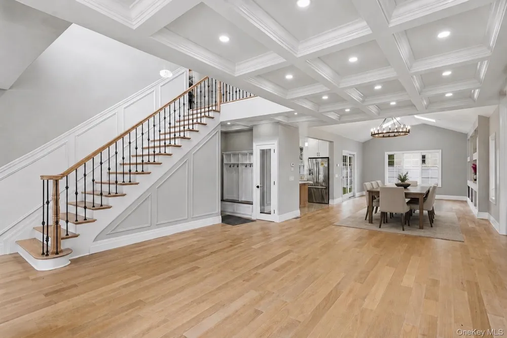 37 Beverly Drive Albertson, NY 11507
