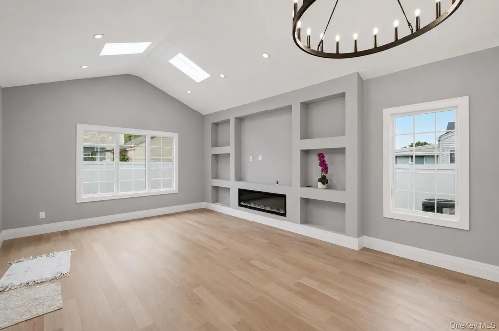 37 Beverly Drive Albertson, NY 11507