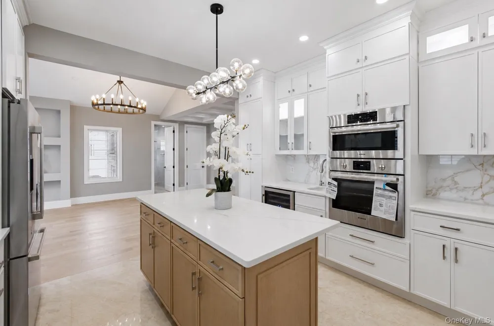 37 Beverly Drive Albertson, NY 11507