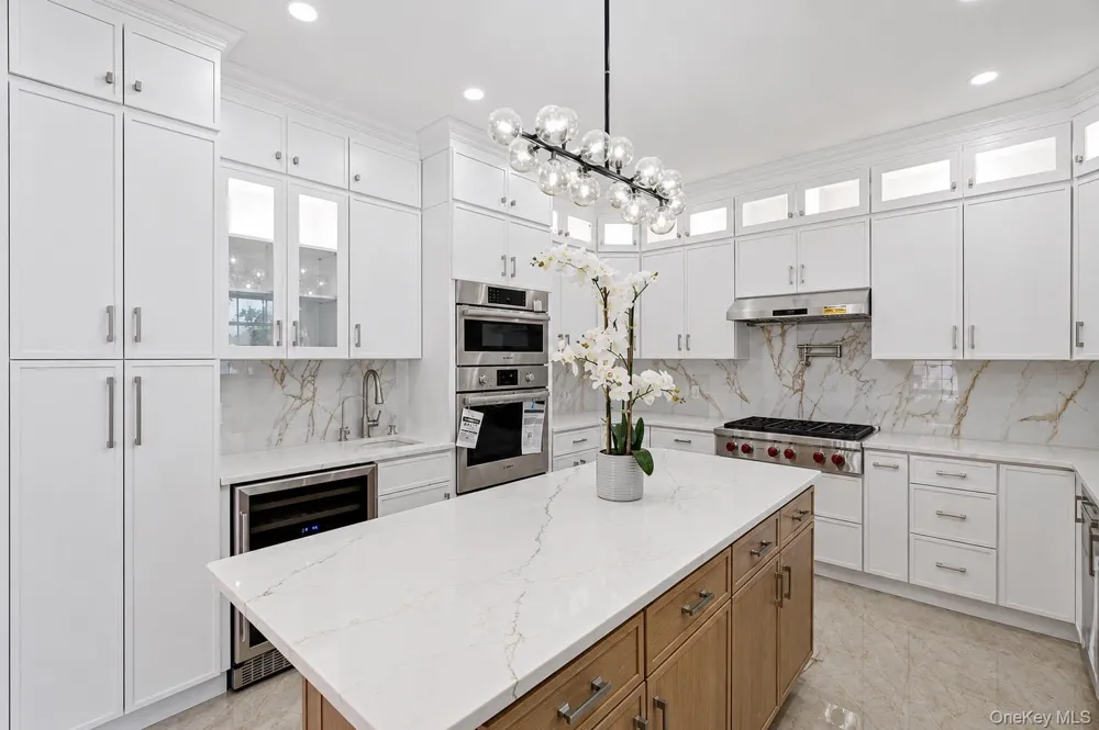 37 Beverly Drive Albertson, NY 11507