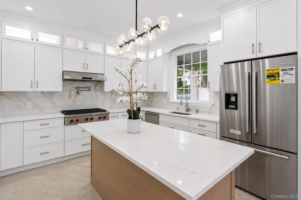 37 Beverly Drive Albertson, NY 11507