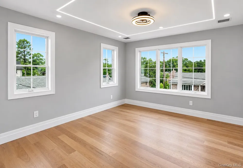 37 Beverly Drive Albertson, NY 11507