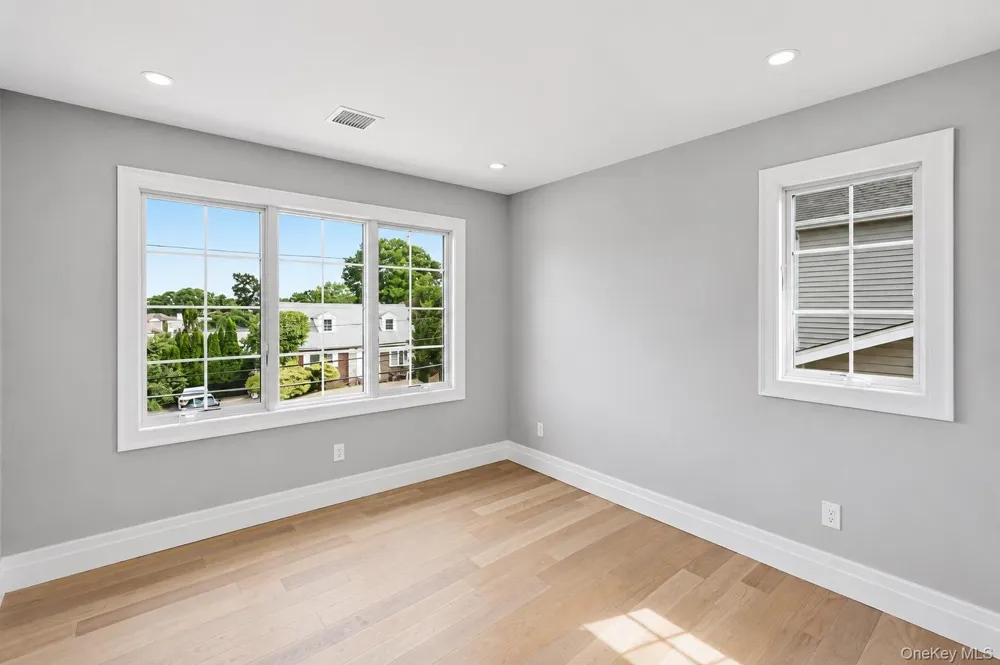 37 Beverly Drive Albertson, NY 11507
