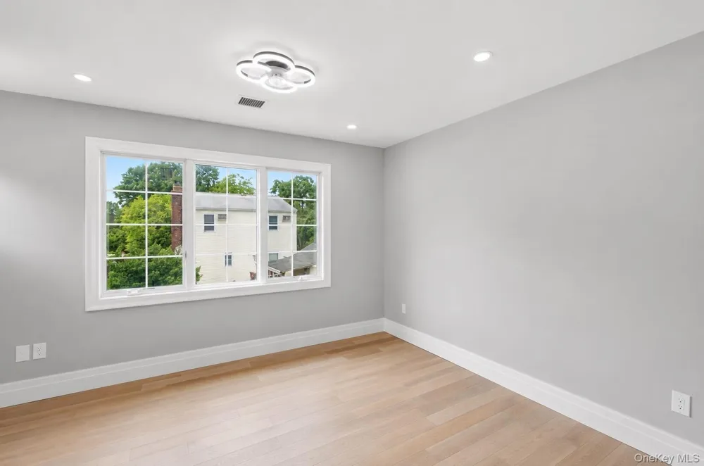 37 Beverly Drive Albertson, NY 11507