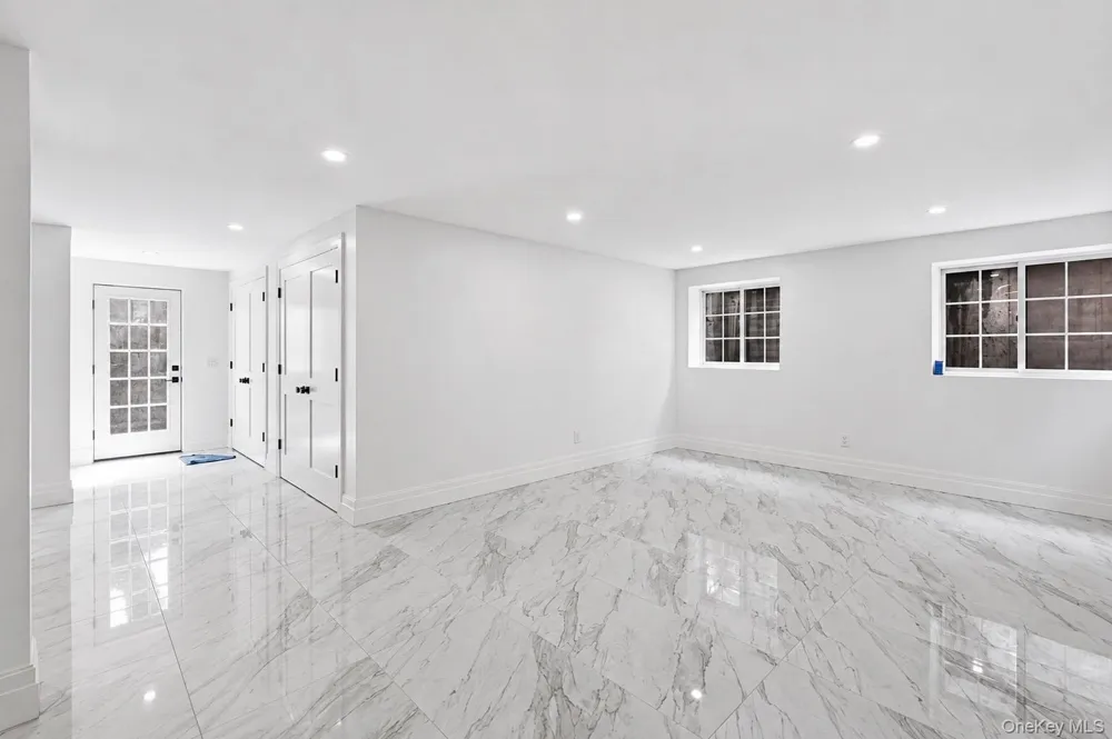 37 Beverly Drive Albertson, NY 11507