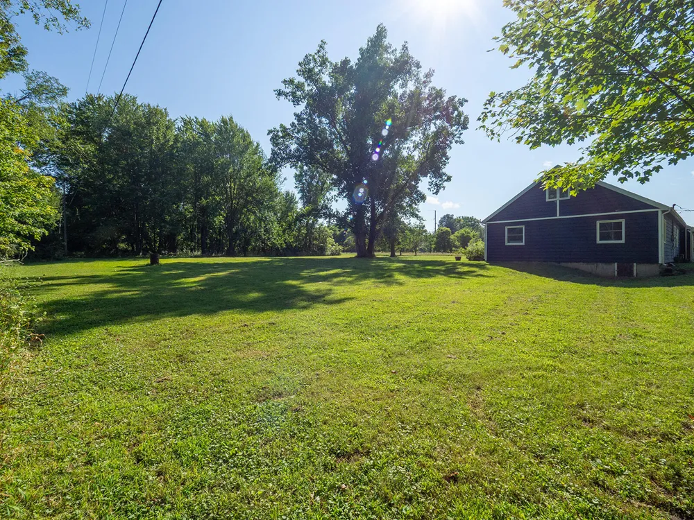 557 W James Street Lawrence, MI 49064