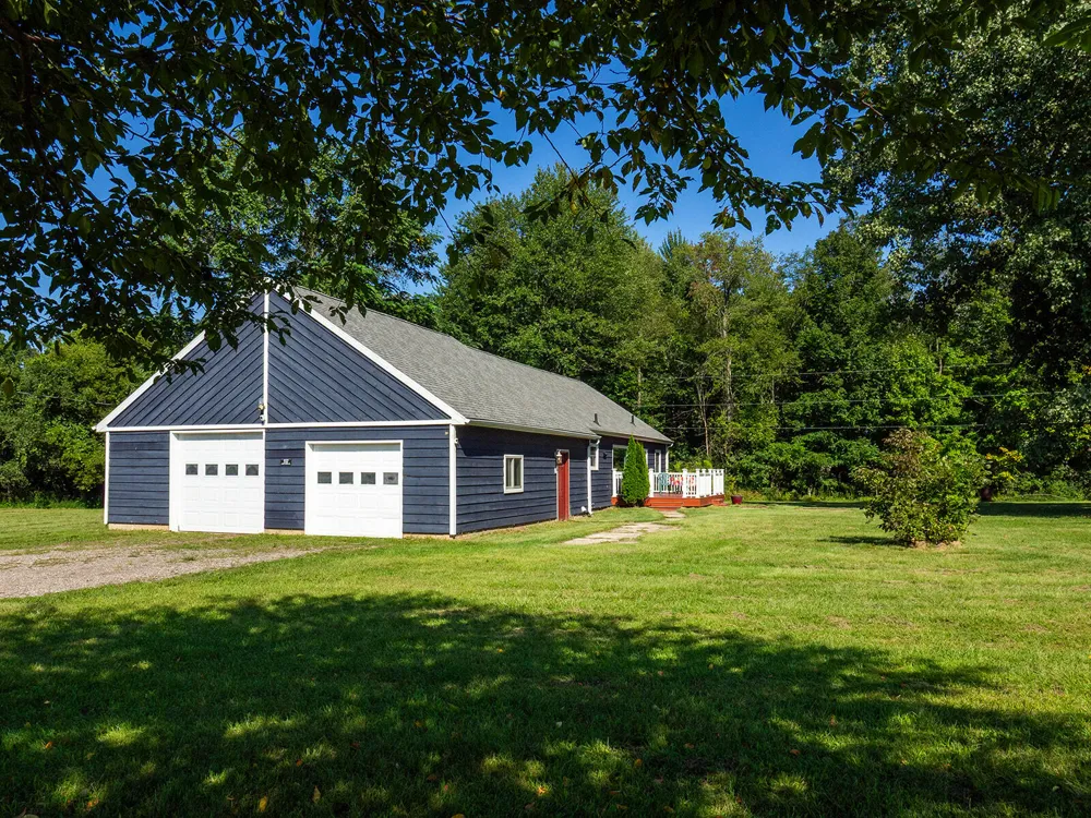 557 W James Street Lawrence, MI 49064