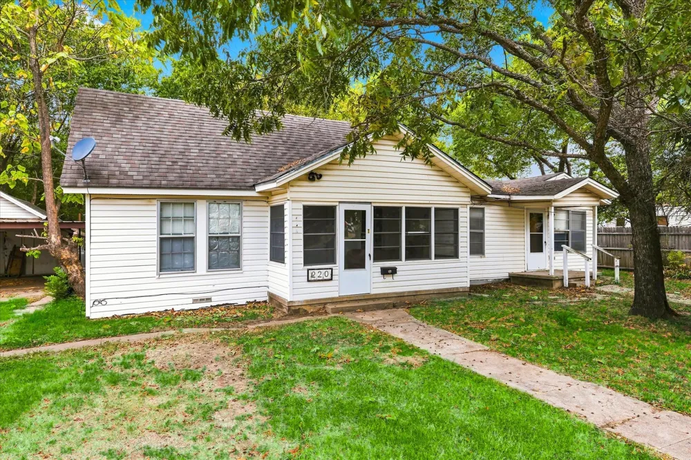 220 S 2nd Street Wills Point, TX 75169